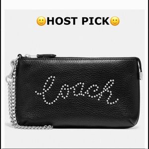 💯Coach Large Signature Studded Wristlet🌟